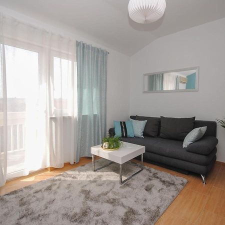 Apartment Tina Podstrana Esterno foto
