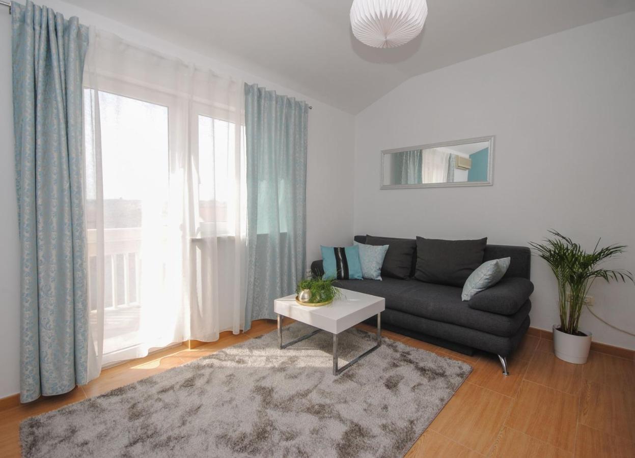 Apartment Tina Podstrana Esterno foto