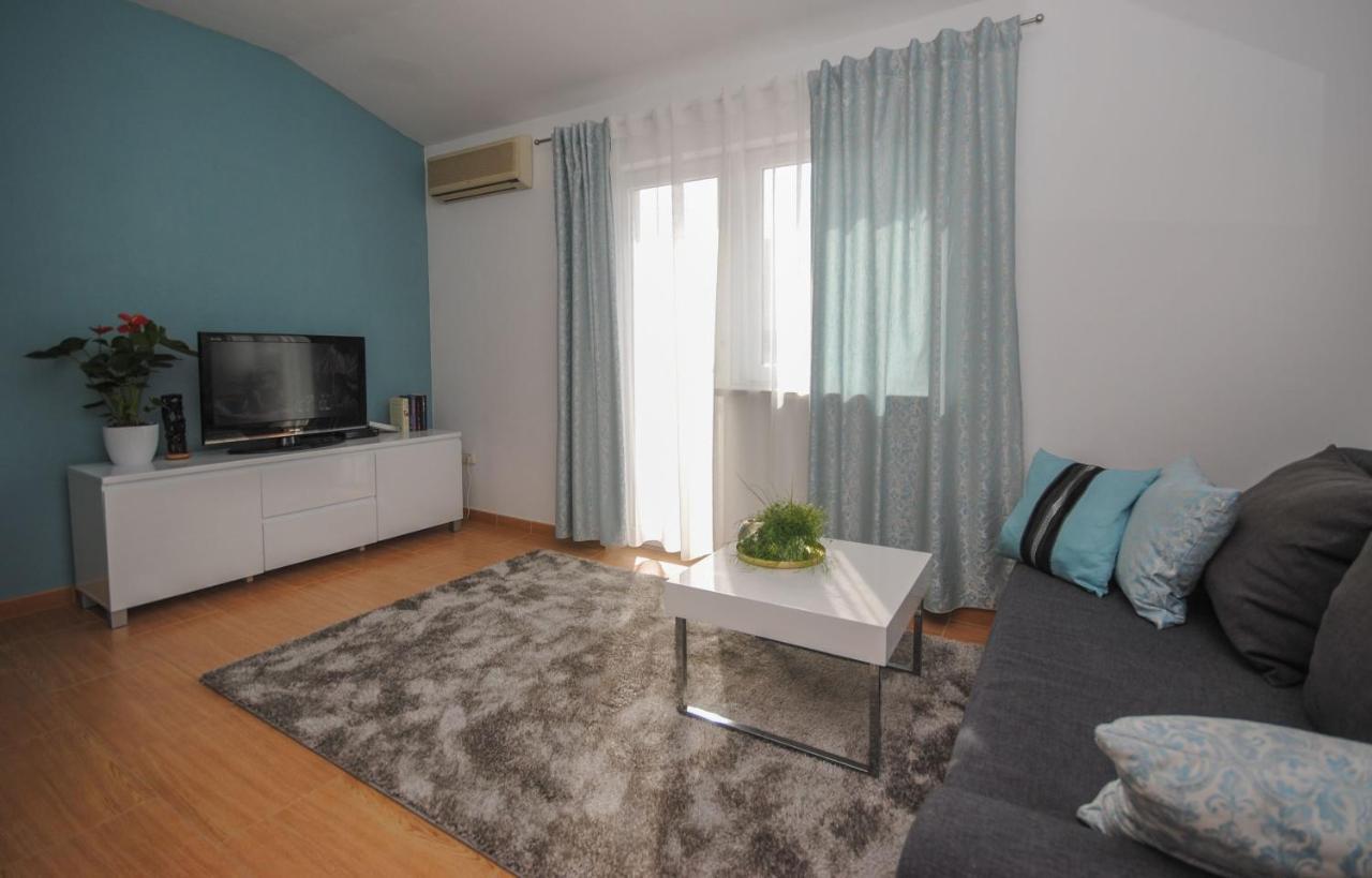 Apartment Tina Podstrana Esterno foto